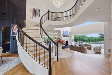 Refined, architectural elegance meets effortless luxury in this - photo 7