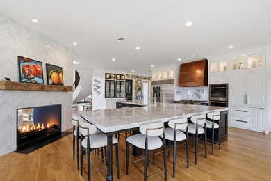 Refined, architectural elegance meets effortless luxury in this - photo 8