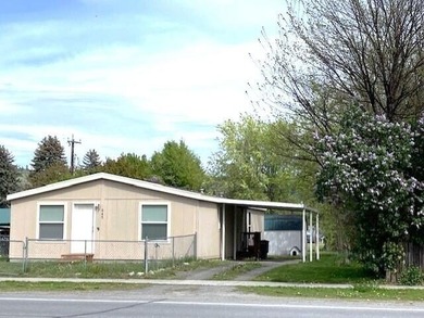 Lake Roosevelt Home For Sale in Kettle Falls Washington