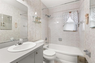 Welcome to this charming and spacious 3-bedroom 2-bathroom - photo 13