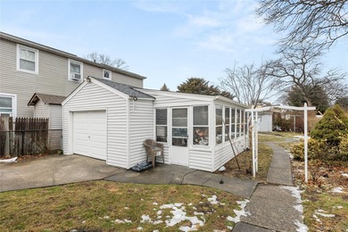Welcome to this charming and spacious 3-bedroom 2-bathroom - photo 18