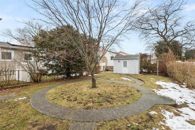 Welcome to this charming and spacious 3-bedroom 2-bathroom - photo 19