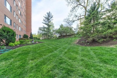 This is the one! Oak Hall Condominium Unit 106 is conveniently