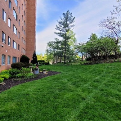 This is the one! Oak Hall Condominium Unit 106 is conveniently