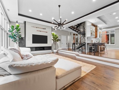 A Rare First Offering. A privately curated, custom end-unit - photo 1