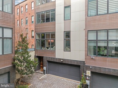A Rare First Offering. A privately curated, custom end-unit - photo 3