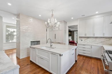 Gracefully restored and rich in Charleston history, this - photo 11