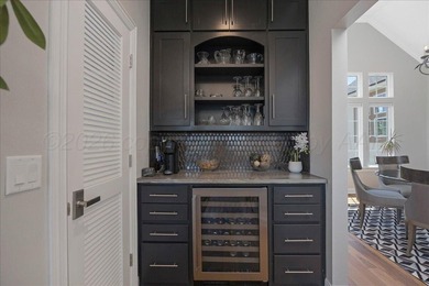 Every day feels like vacation at this stunning home! Motivated - photo 20