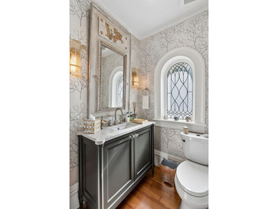 Gracefully restored and rich in Charleston history, this - photo 44