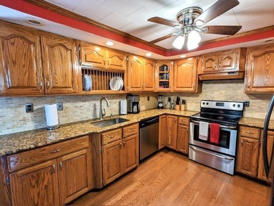 Discover your perfect getaway in this charming 3 bedroom, 2 - photo 4