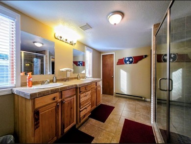 Discover your perfect getaway in this charming 3 bedroom, 2 - photo 10