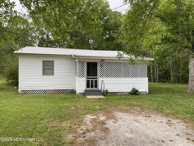 Great first time home buyer! This 3 BR 1 bath , Has a large - photo 3