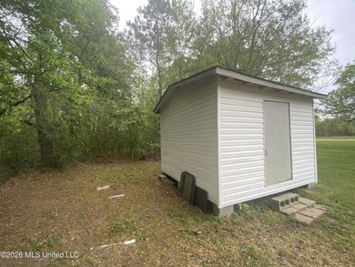 Great first time home buyer! This 3 BR 1 bath , Has a large - photo 10