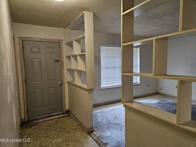 Well maintained brick home on a cul-de-sac just minutes from - photo 2