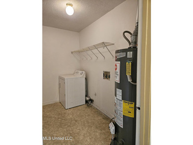 Well maintained brick home on a cul-de-sac just minutes from - photo 7