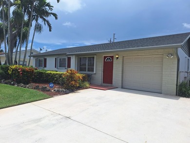 Welcome to this charming and beautifully maintained 3-bedroom - photo 4