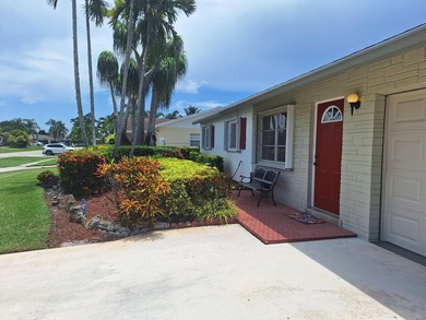 Welcome to this charming and beautifully maintained 3-bedroom - photo 5