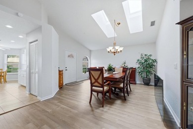 Lovely 2 bedrooms *PLUS* Bonus room, 2 bathrooms, 2 car garage - photo 3