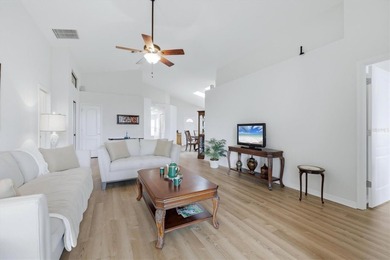 Lovely 2 bedrooms *PLUS* Bonus room, 2 bathrooms, 2 car garage - photo 8