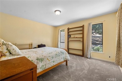 Welcome to your dream home! This stunning custom-built 3 bedroom - photo 20