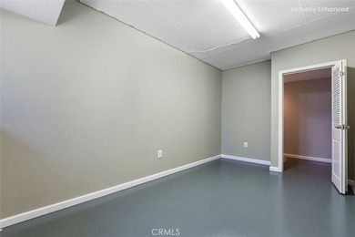 Welcome to your dream home! This stunning custom-built 3 bedroom - photo 25