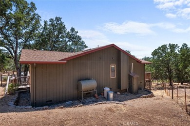 Welcome to your dream home! This stunning custom-built 3 bedroom - photo 35