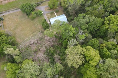 This spacious 6-bedroom, 4-bathroom home offers over 3,360 sq ft - photo 36