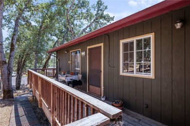 Welcome to your dream home! This stunning custom-built 3 bedroom - photo 37