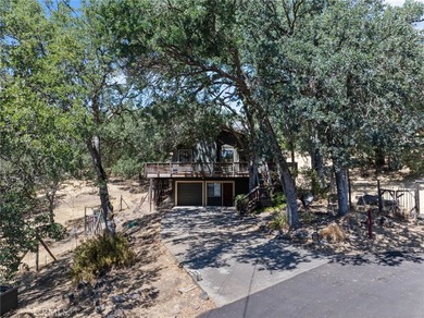 Welcome to your dream home! This stunning custom-built 3 bedroom - photo 48