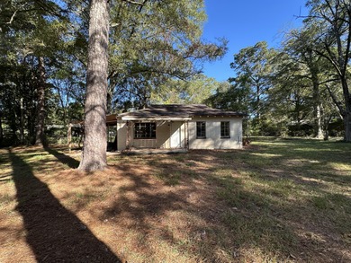 Pearl River Home For Sale in Columbia Mississippi
