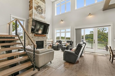 Every detail of this exceptional Lake Ponderosa home was - photo 3
