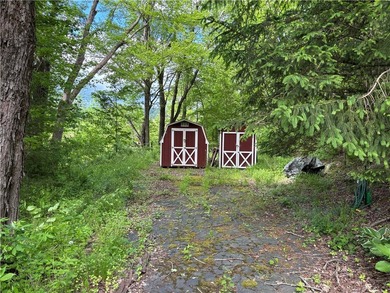 Country living on the river! This 3-bedroom, 2-bathroom ranch - photo 33