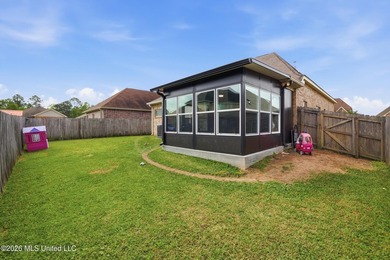 Adorable home in Palm Ridge! Walk in and immediately notice the - photo 5