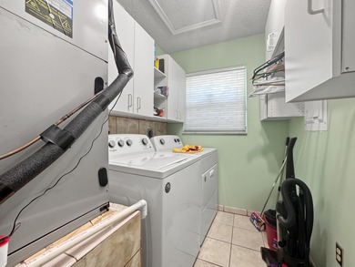Welcome to this spacious 3-bedroom, 2-bath single-family home in - photo 22
