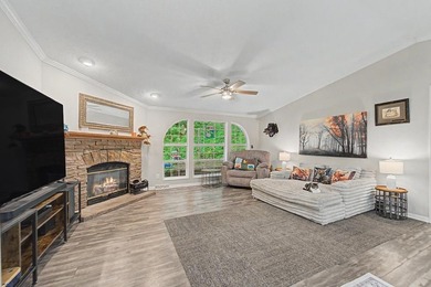 Discover this beautiful 3-bedroom, 2-bathroom home, perfectly - photo 4