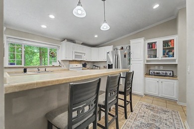 Discover this beautiful 3-bedroom, 2-bathroom home, perfectly - photo 8