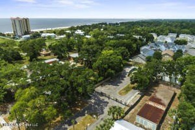 Beachside Living one block from the Gulf and tucked inside a - photo 3