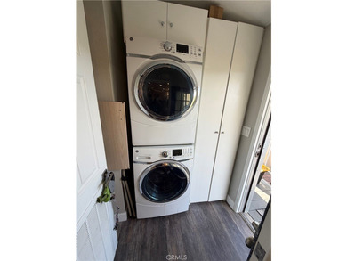 Beautiful, clean and move in ready. This 3 bedroom, 2 bth., Surf - photo 31