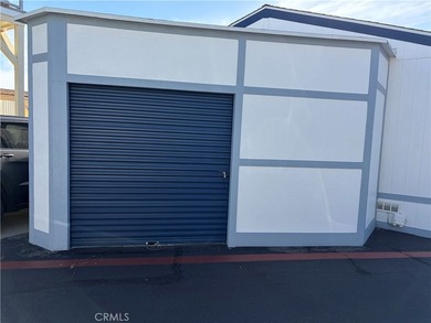 Beautiful, clean and move in ready. This 3 bedroom, 2 bth., Surf - photo 34