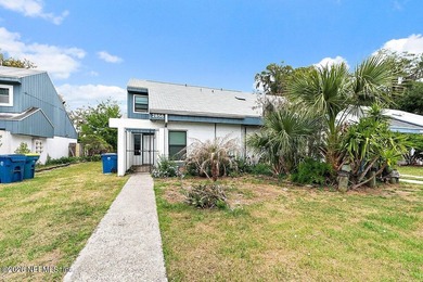 Beautiful end-unit townhouse with peaceful pond views and - photo 3