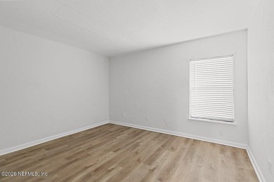 Beautiful end-unit townhouse with peaceful pond views and - photo 8