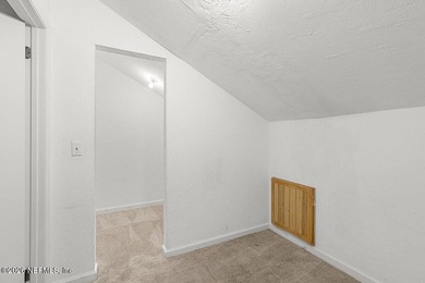 Beautiful end-unit townhouse with peaceful pond views and - photo 9
