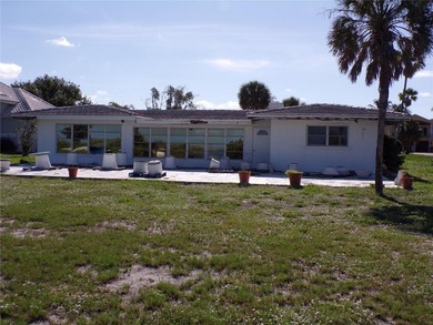 Rare opportunity to own one of Venice's coveted Gulf front - photo 2