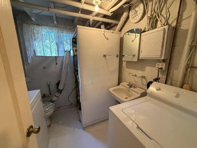 3 bedroom/2 bath home with peekaboo lake views await your - photo 10