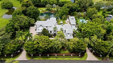 Spectacular, Grande Manor on 3 sprawling acres completely fenced - photo 1
