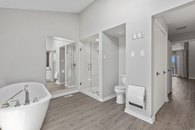 Wonderful location and view !! Step into this 3 bedroom and 3.5 - photo 12