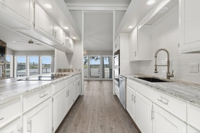 Wonderful location and view !! Step into this 3 bedroom and 3.5 - photo 14