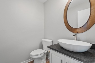 Wonderful location and view !! Step into this 3 bedroom and 3.5 - photo 19