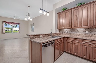 This lake front coach home has a brand-new roof, new AC with - photo 20