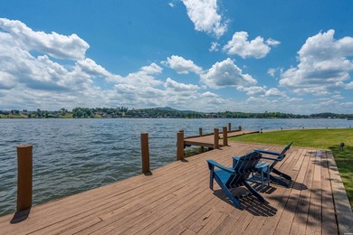 Wonderful location and view !! Step into this 3 bedroom and 3.5 - photo 32